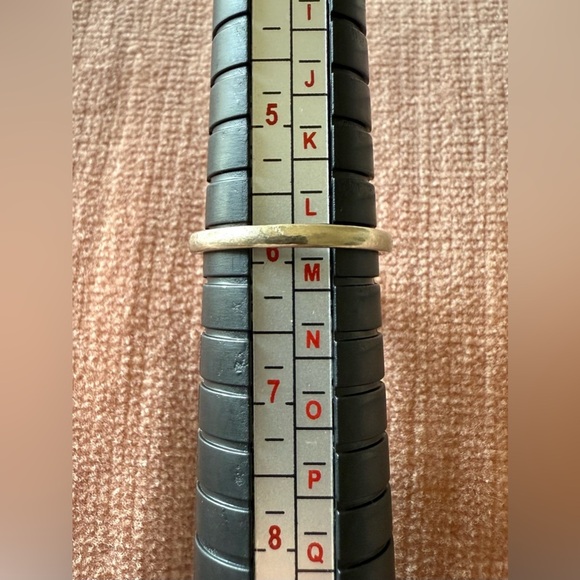 Elegant Gold Ring with Pink Gemstone - Picture 4 of 7